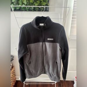 Columbia fleece, used but in still great condition. Men’s size Small.